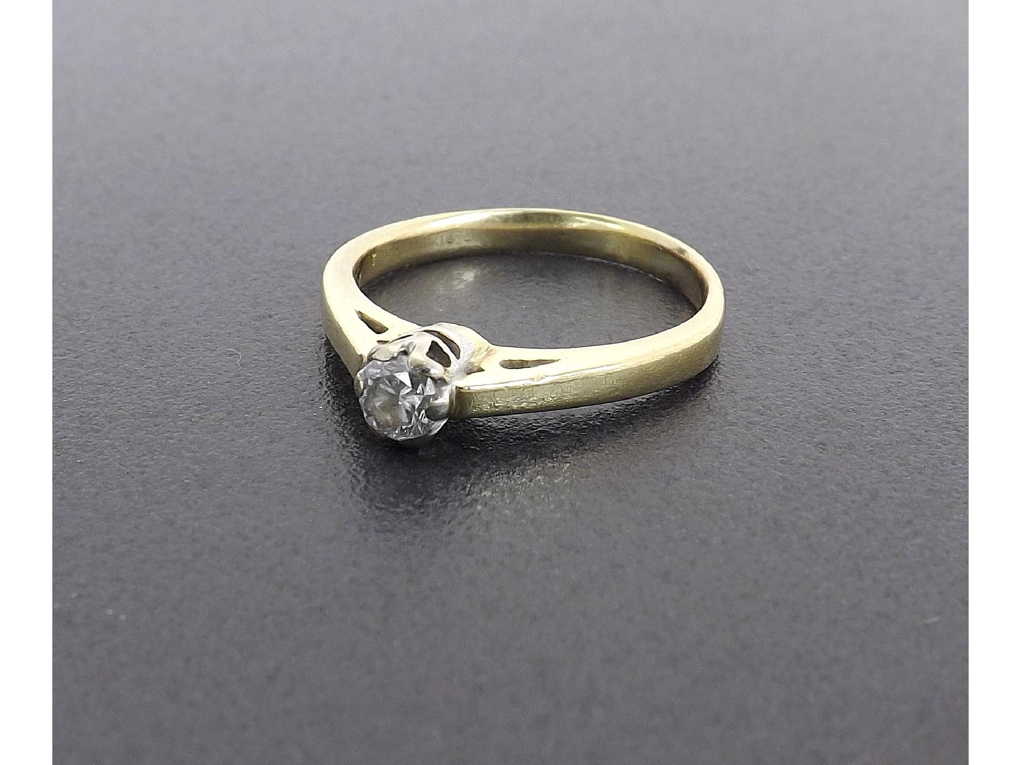 Appraisal: ct solitaire brilliant-cut diamond ring ct approx gm ring size