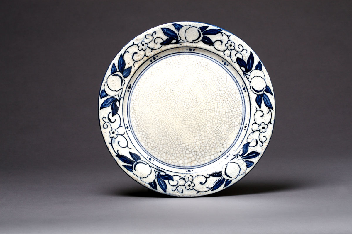 Appraisal: DEDHAM POTTERY 'HORSECHESTNUT' PATTERN PLATE Painted in dark blue with