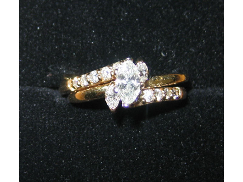 Appraisal: DIAMOND BRIDAL SET Yellow gold split band ring centering a