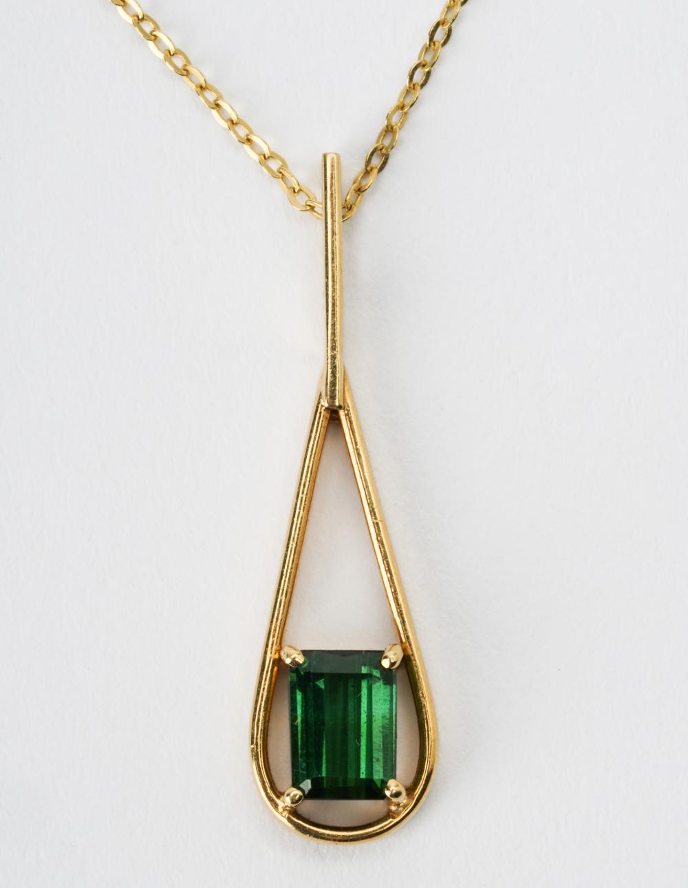 Appraisal: KARAT YELLOW GOLD GREEN TOURMALINE NECKLACEcentering one rectangular step-cut green