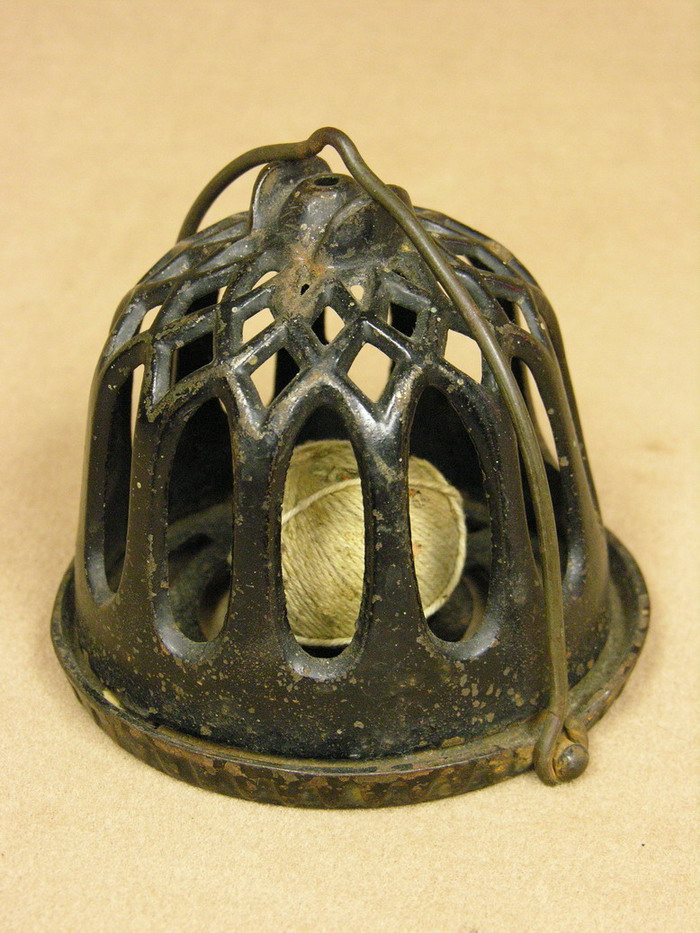 Appraisal: VINTAGE CAST IRON STRING HOLDER Size by Condition Retains original