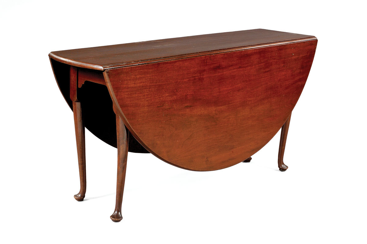 Appraisal: NEW ENGLAND QUEEN ANNE WALNUT DROP- LEAF TABLE The hinged