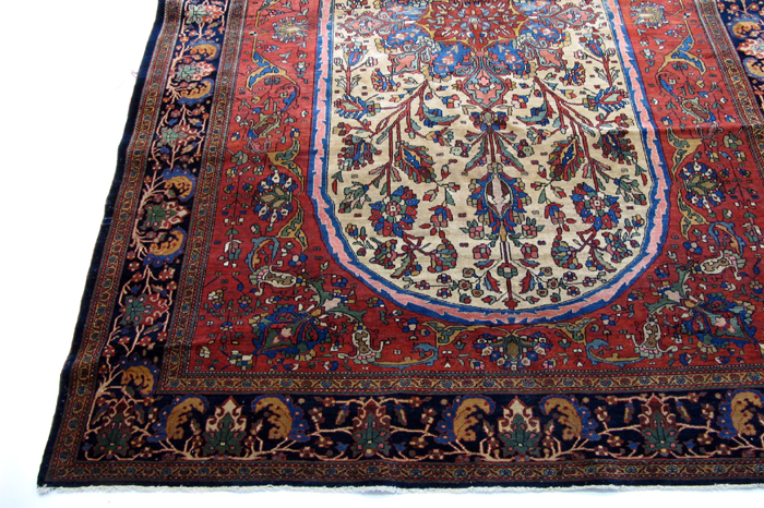 Appraisal: AN ANTIQUE PERSIAN FERAHAN SAROUK CARPET c - 's centering