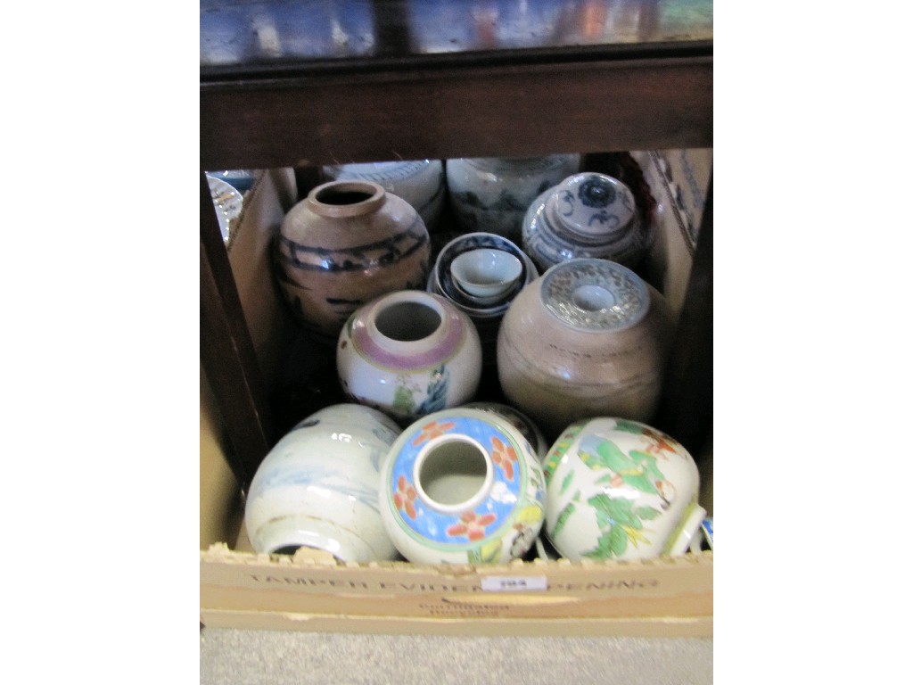 Appraisal: Box of assorted oriental ceramics etc