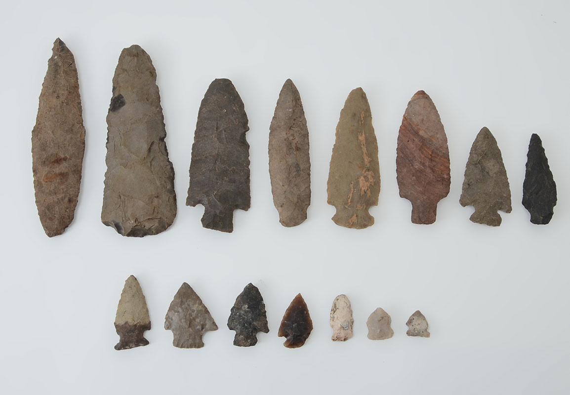 Appraisal: COLLECTION OF SOUTHWEST NATIVE AMERICAN ARROWHEADS An assembled collection of