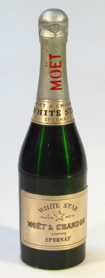 Appraisal: A Whitestar Moet Chandon cigarette compendium in the form of