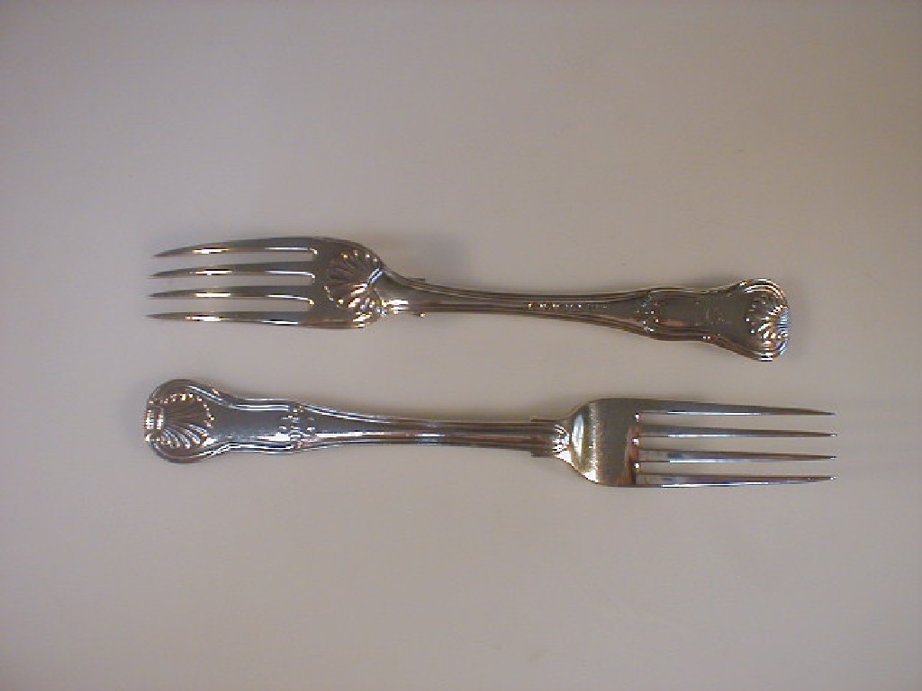 Appraisal: A pair of George III silver fiddle shell and thread