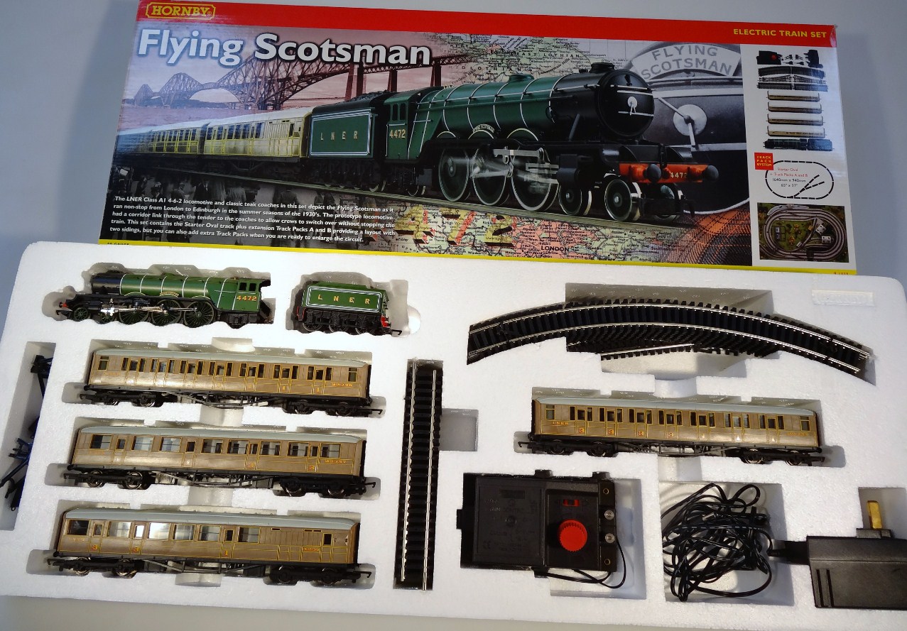 Appraisal: A Hornby -gauge Flying Scotsman electric train set to include