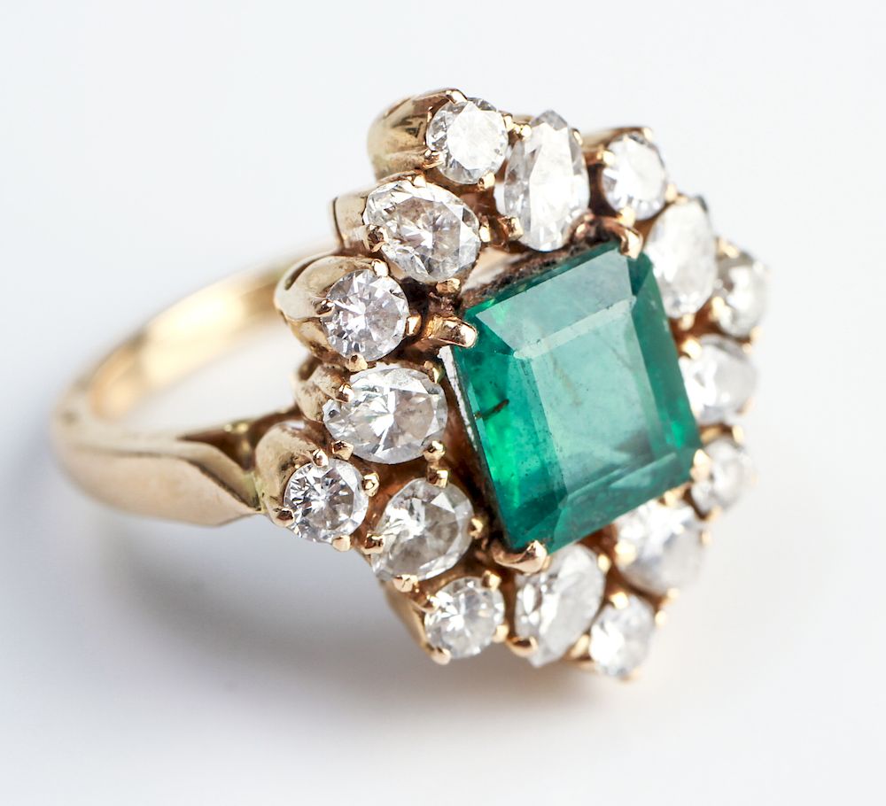 Appraisal: K Gold Approx Carat Emerald Diamonds Ring K yellow gold