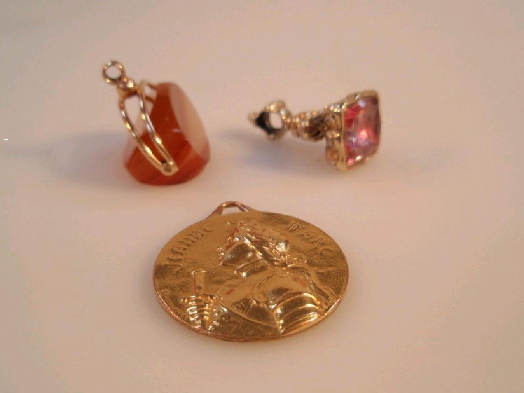 Appraisal: An agate three face fob seal mount stamped ct and