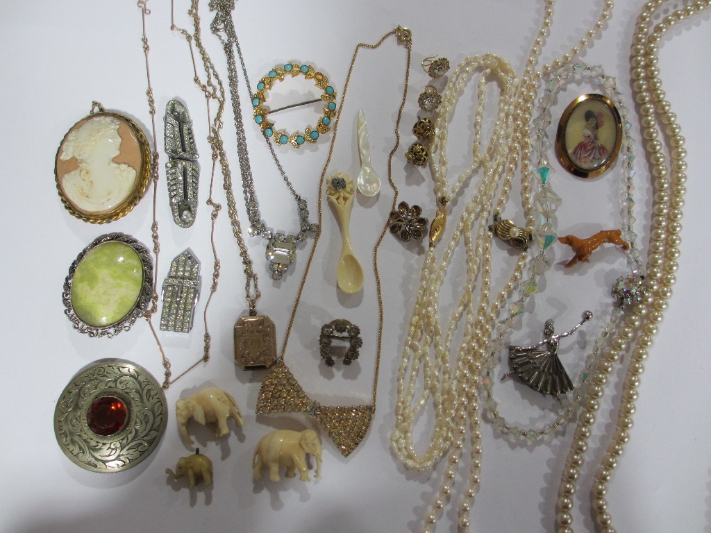 Appraisal: Lot comprising costume brooches to include cameo Connemara paste dress