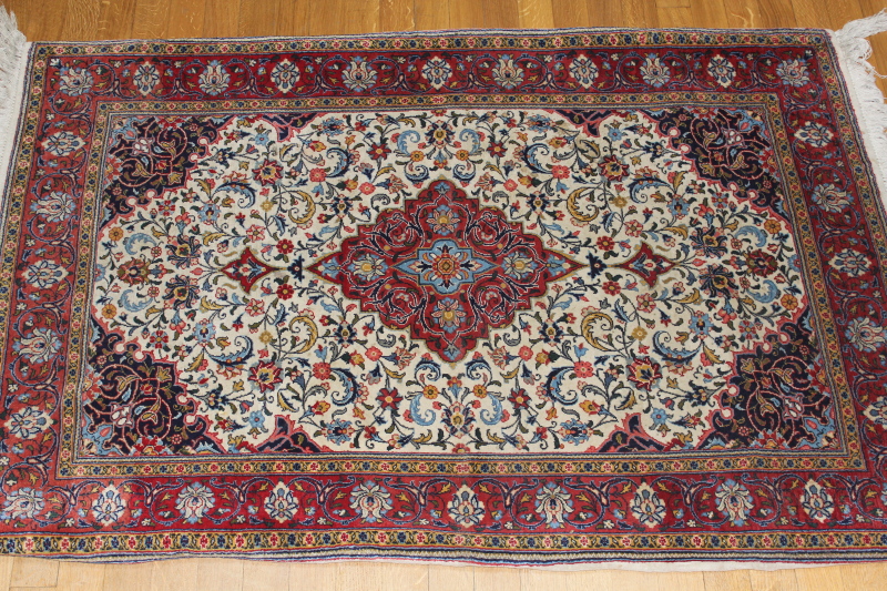 Appraisal: A small Eastern bordered rug with lozenge centre on a