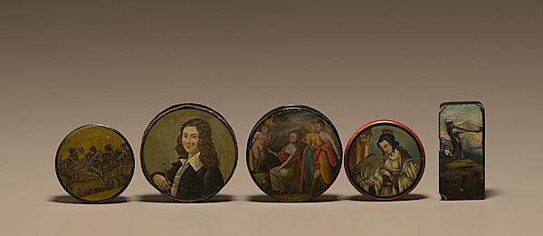 Appraisal: FIVE PAPIER M CH SNUFF BOXES Continental th century all