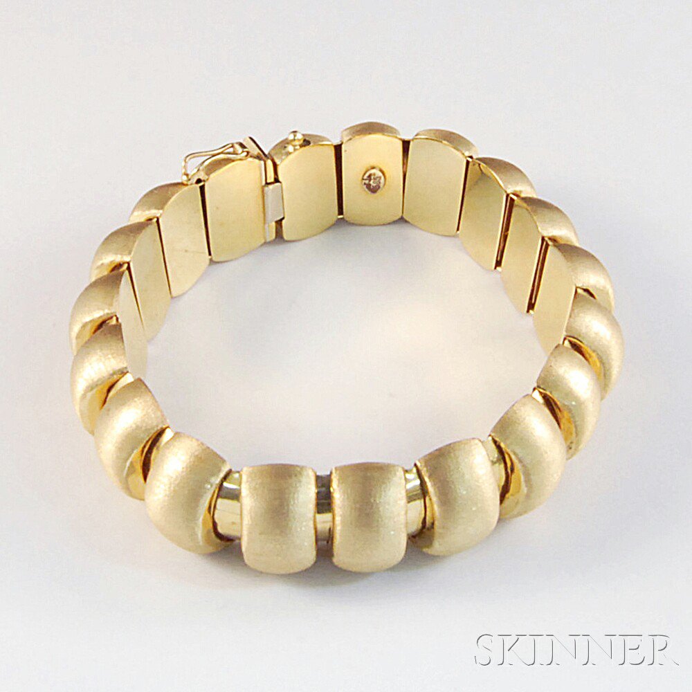 Appraisal: kt Gold Bracelet composed of brushed hemispherical gold links lg