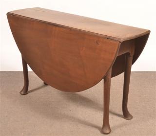 Appraisal: Pennsylvania Queen Anne Walnut Drop-leaf Table Oval top with gate