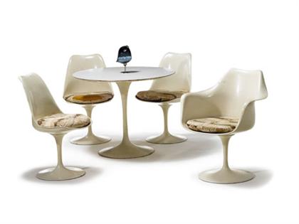 Appraisal: EERO SAARINEN finnish - Pedestal table and four 'tulip' chairs