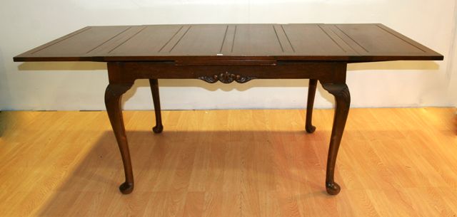 Appraisal: A Victorian style walnut dining table with extension slides cm