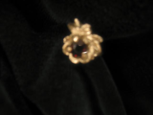 Appraisal: Garnet Ring round gem in k yellow gold