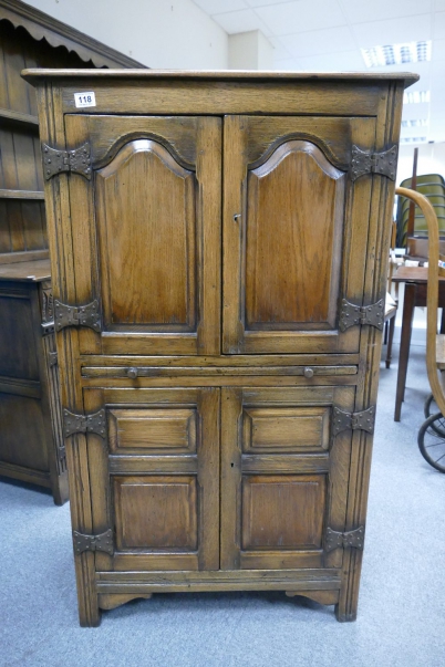 Appraisal: th Century Oak Drinks Cabinet