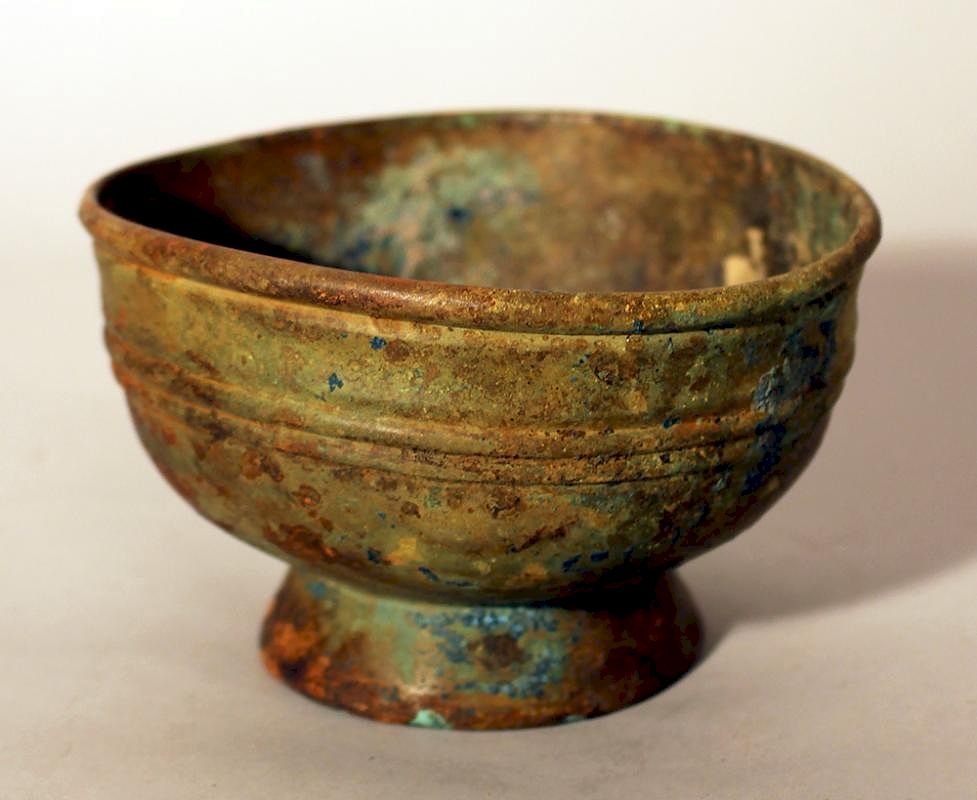 Appraisal: Chinese bronze bowl Chinese bronze bowl in archaic style round