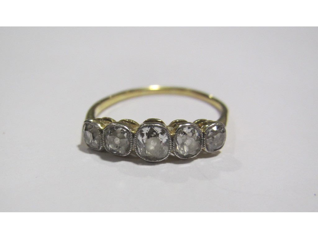 Appraisal: Nineteen thirties ct gold diamond five stone ring with graduated