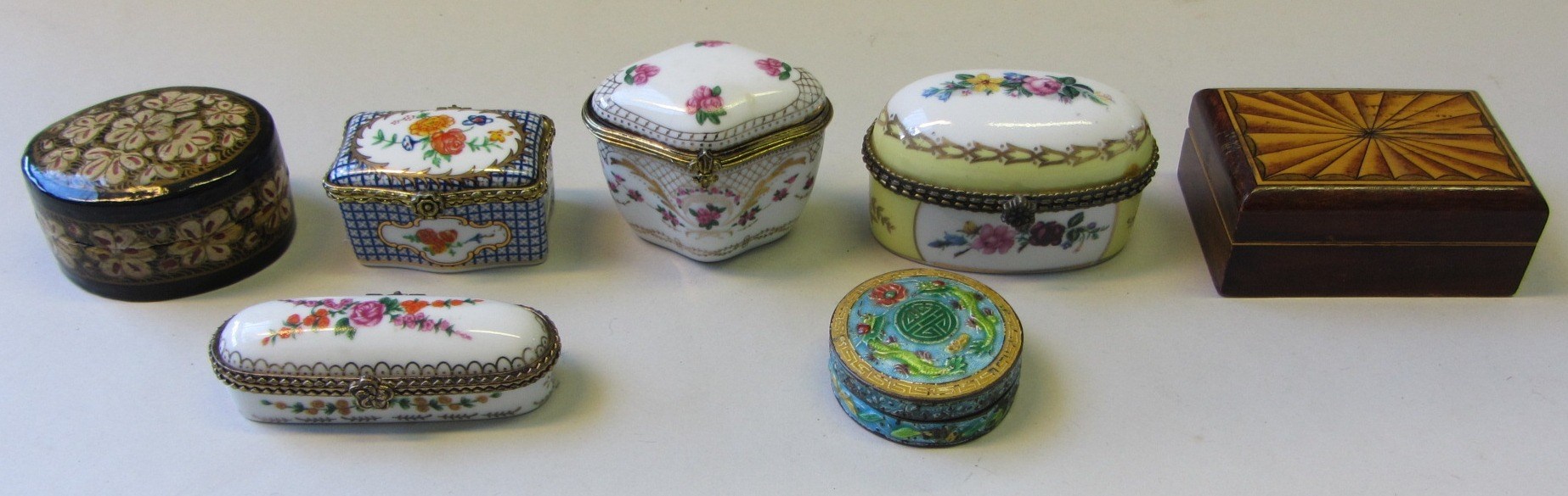 Appraisal: A collection of pill and stamp boxes including a Chinese