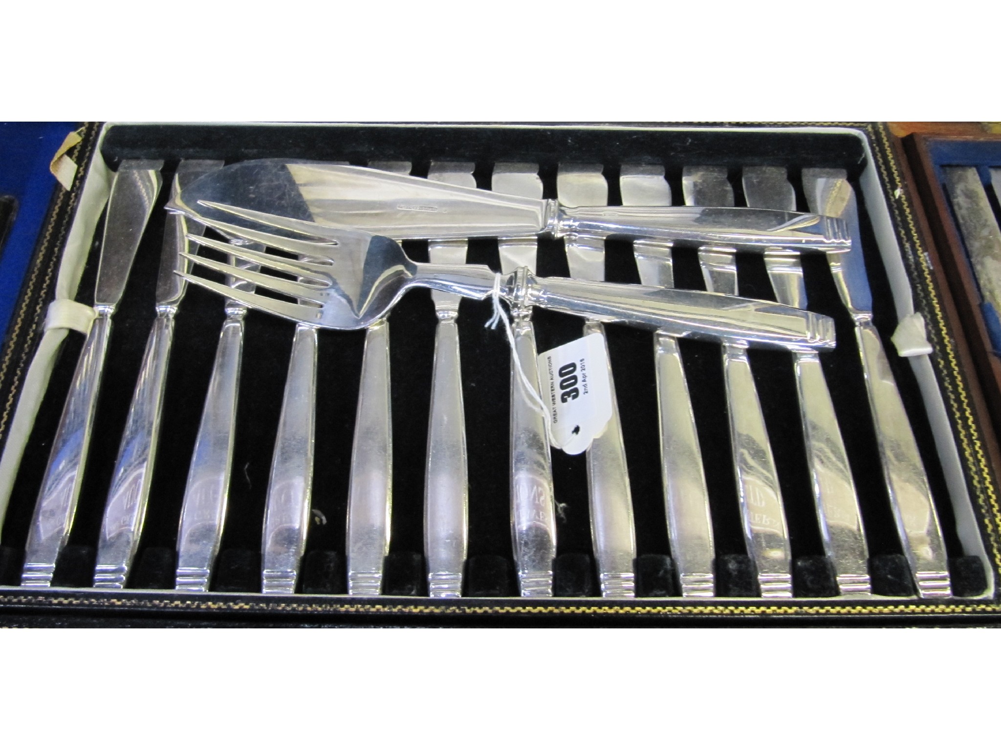 Appraisal: A cased Elkington plate fish cutlery set