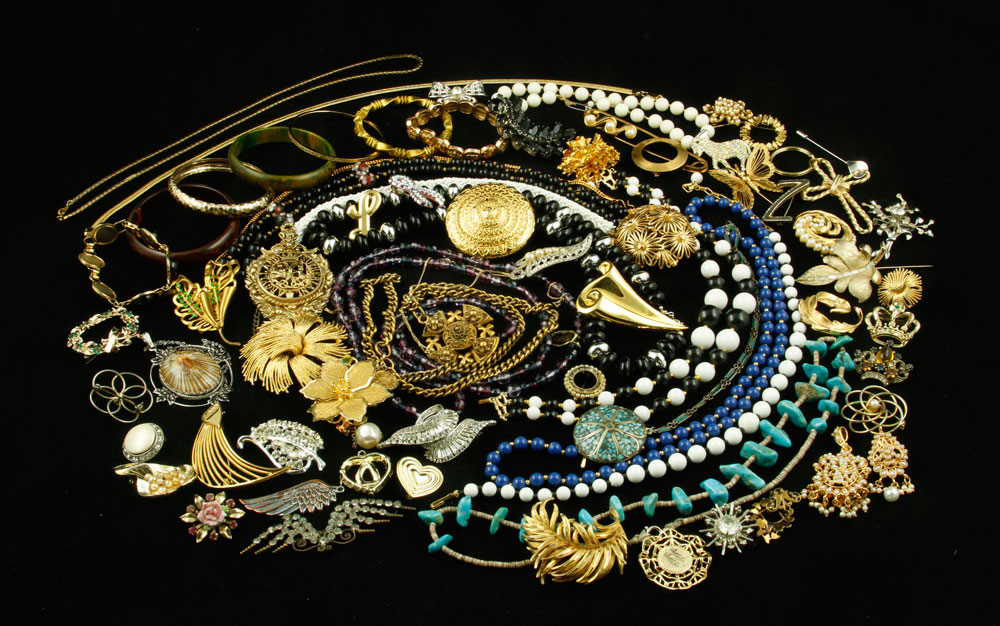 Appraisal: - Lot of Costume Jewelry Large lot of costume jewelry