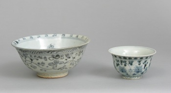 Appraisal: A Lot of Two Ming Style Bowls Chinese Containing a