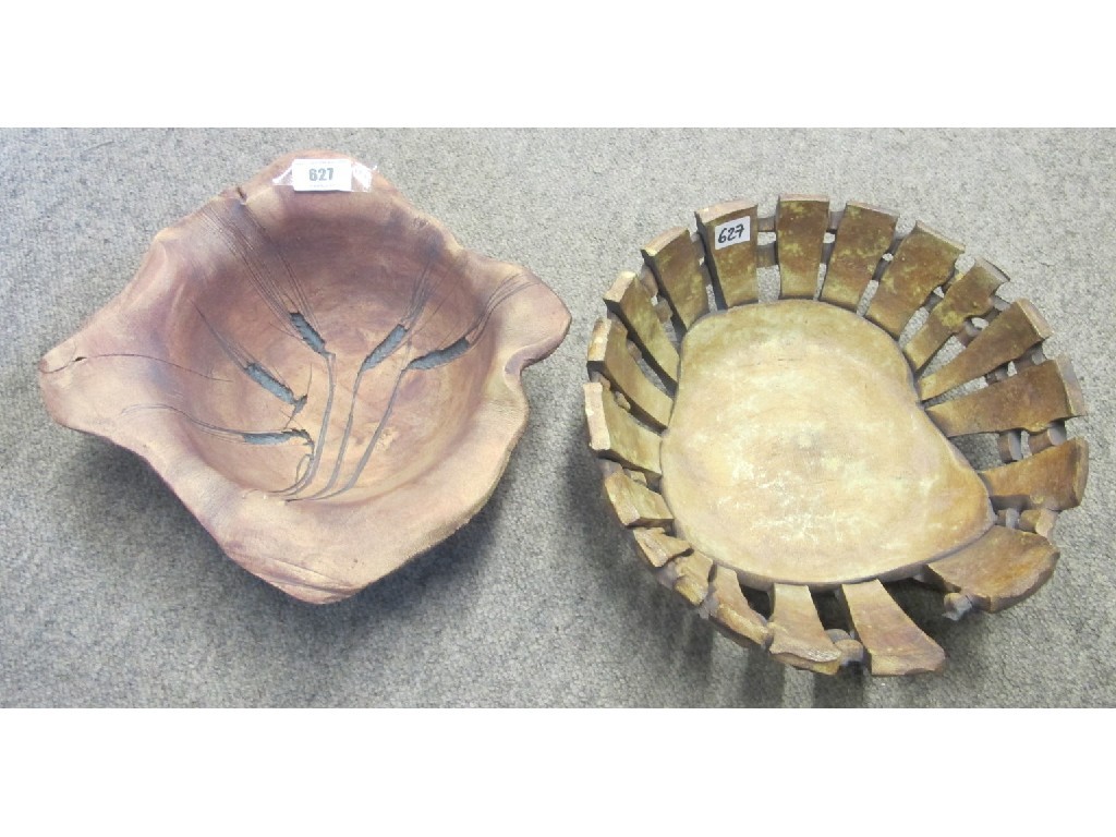 Appraisal: Two Linda Mitchell pottery bowls