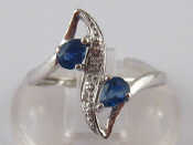 Appraisal: A white metal tests carat gold sapphire ring size L