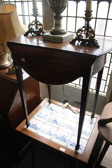 Appraisal: A TH CENTURY MAHOGANY OVAL PEMBROKE TABLE with one end