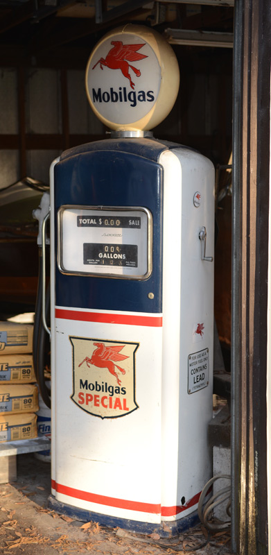 Appraisal: BENNETT MOBILGAS GAS PUMP Original condition pump detailed for Mobilgas