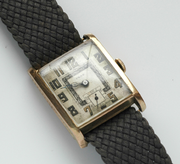 Appraisal: GENTS PEAK MANUAL WIND WRISTWATCH TO PLAITED BANDS