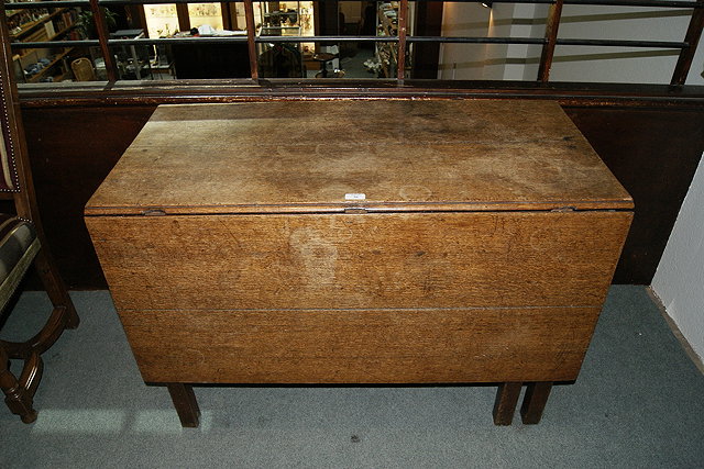 Appraisal: A TH CENTURY LARGE OAK RECTANGULAR GATELEG DINING TABLE cm