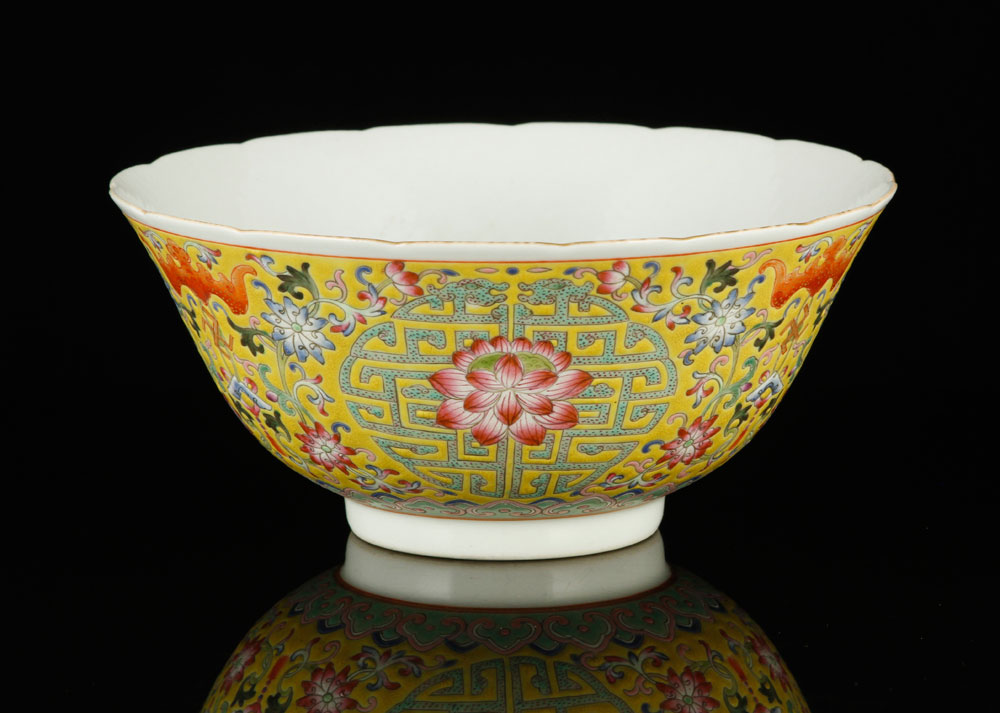 Appraisal: - Chinese Famille Rose Porcelain Bowl Famille rose porcelain bowl