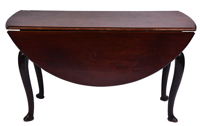 Appraisal: A GEORGE III MAHOGANY CIRCULAR DROP LEAF DINING TABLE with