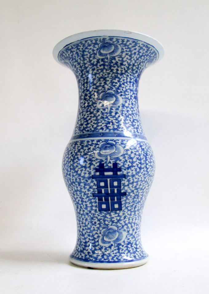 Appraisal: CHINESE CERAMIC BLUE AND WHITE GLAZED VASE Double Happiness motif