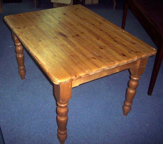 Appraisal: A pine kitchen table fitted a drawer to one end