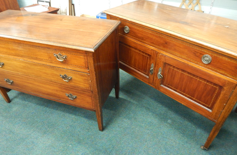 Appraisal: An Edwardian mahogany chest of three drawers with a chequer