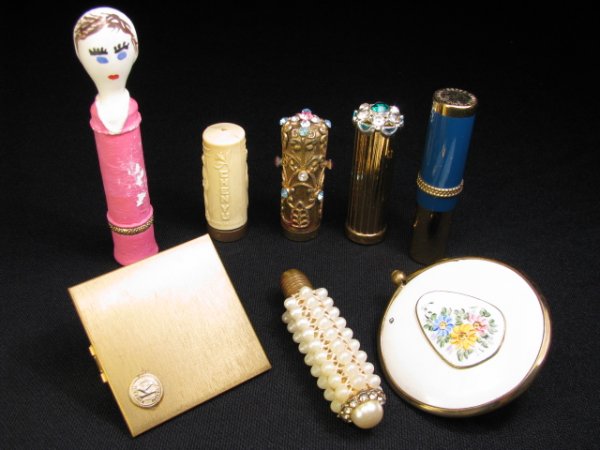 Appraisal: Eight nice assorted vintage lipstick cases and holders in various