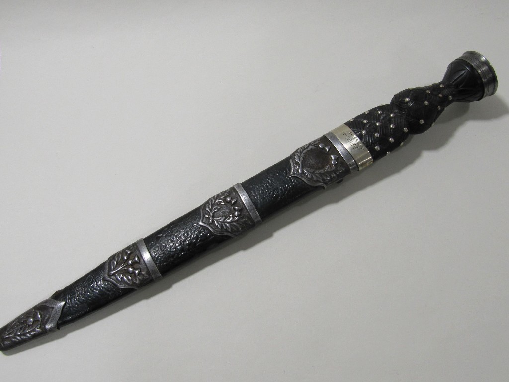 Appraisal: A Victorian Piper's dirk with etched and engraved blade makers