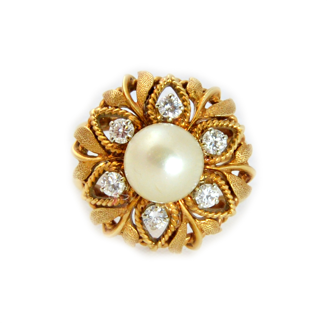 Appraisal: A ct yellow gold cultured pearl and diamond cocktail ring