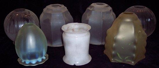 Appraisal: A quantity of glass lampshades