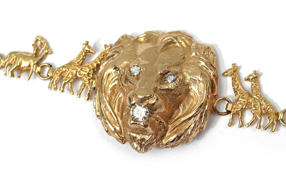 Appraisal: K FIGURAL ANIMAL BRACELET K yellow gold animal bracelet featuring