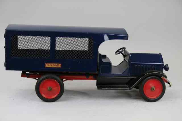 Appraisal: STURDITOY U S MAIL TRUCK C 's pressed steel painted