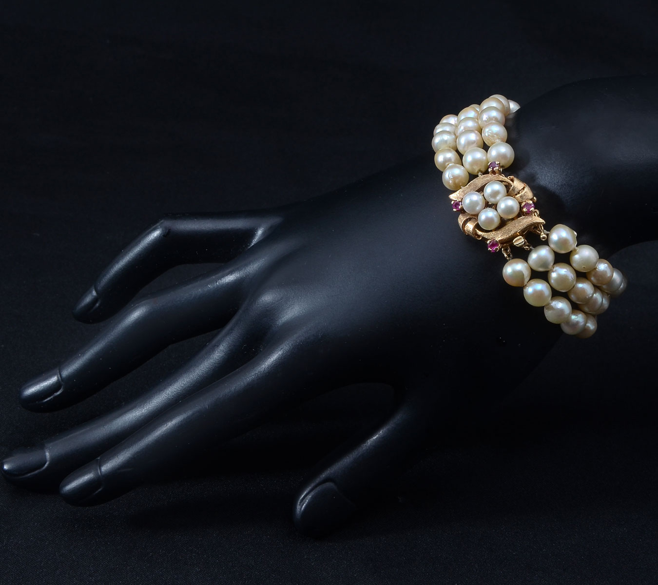 Appraisal: STRAND CULTURED PEARL BRACELET strand - mm cultured saltwater pearls