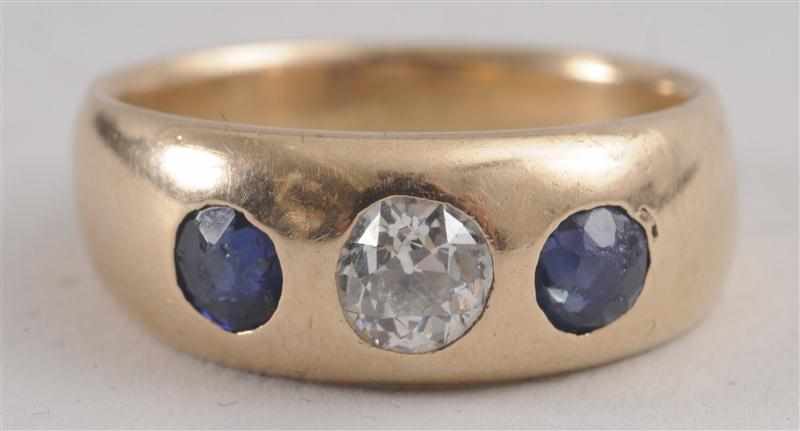 Appraisal: DIAMOND AND SAPPHIRE GOLD RING Approx size