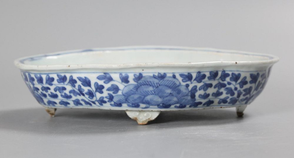 Appraisal: Chinese porcelain planter possibly th c blue and white porcelain