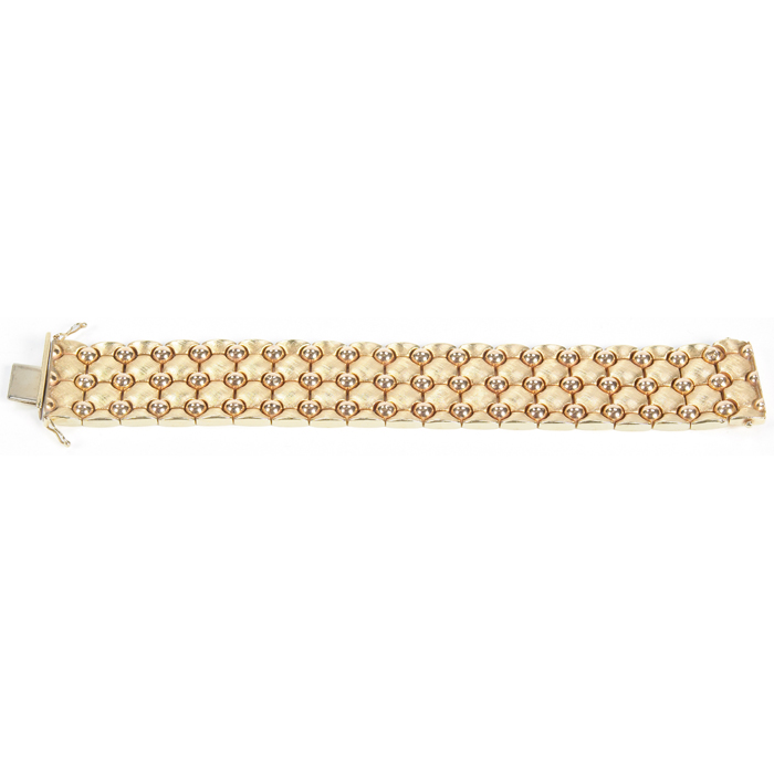 Appraisal: s K gold bracelet yellow gold with Florentine finish with